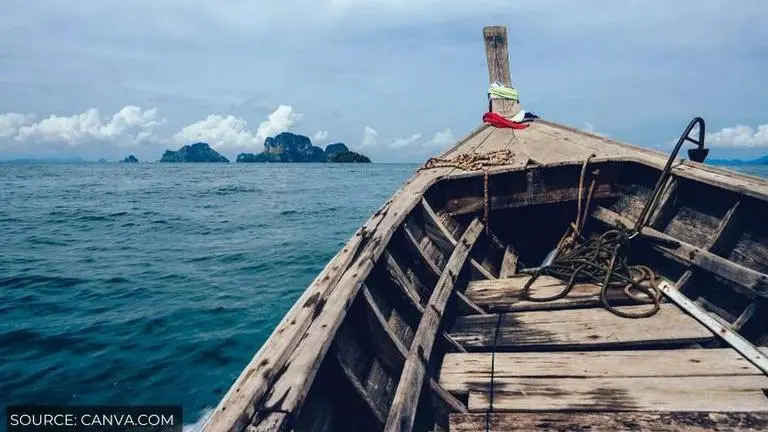 you see a boat filled with people