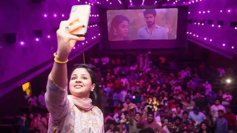 MS Dhoni fans chant his name at LGM screening, Sakshi reacts | Watch MS Dhoni