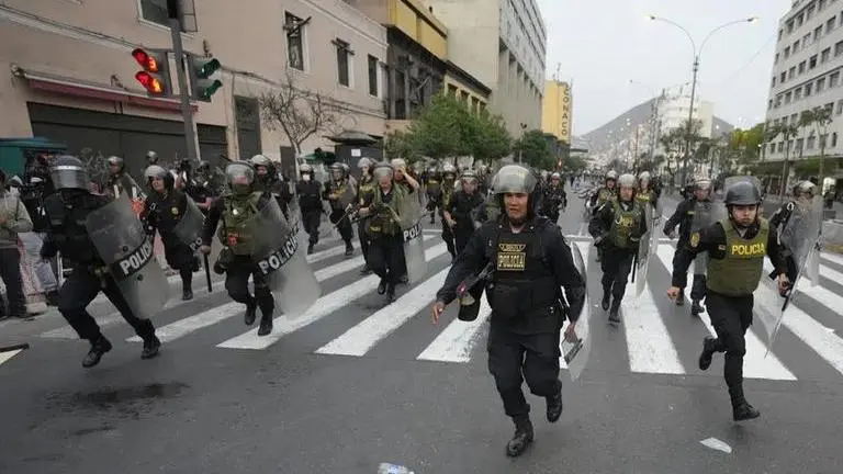 Clash in Peru between protesters & police in Peru post president ouster, around 20 injured Peru