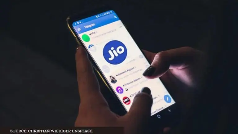 Fact Check: Is Jio giving free data for six months due to COVID-19 lockdown? fact check