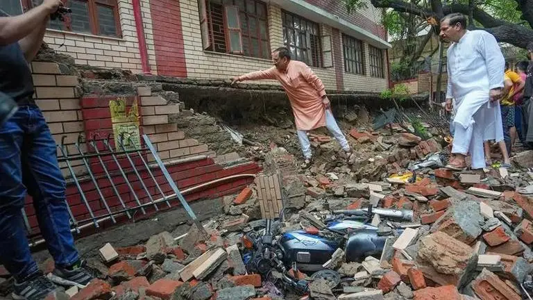 Yogi Adityanath takes stock of Mathura building collapse, asks officials to provide relief Yogi Adityanath