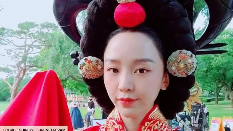 Shin Hye Sun shares a heartfelt message for 'Mr. Queen' fans around the world; take a look Shin Hye Sun