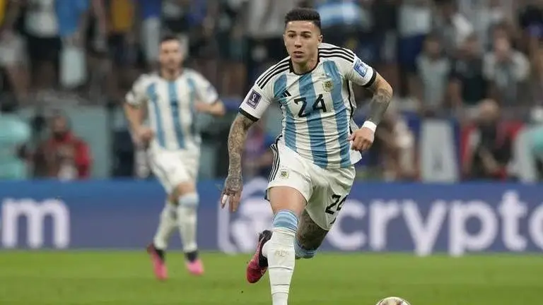 Enzo Fernandez joins Chelsea for British-record transfer fee Enzo Fernandez