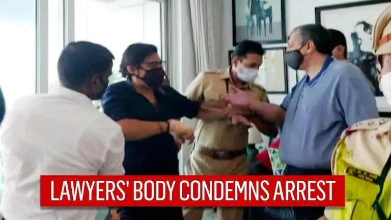 All India Bar Association writes to Guv on Arnab's arrest; 'Police violated SC guidelines' Arnab Goswami arrested