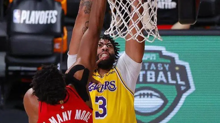 Anthony Davis helps Lakers rout Trail Blazers to tie series