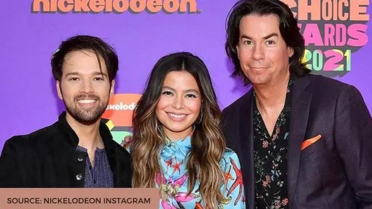 iCarly cast reunite at Kids Choice Awards to hand over the Favourite Movie Award icarly