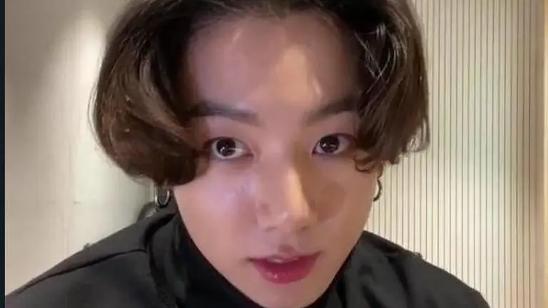 BTS' Jungkook goes live after around 1.5 years, trends on Twitter right away bts' jungkook