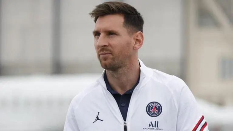 Lionel Messi, Lionel Messi Salary, Paris Saint-Germain, Messi PSG Contract, Lionel Messi Networth, Messi's wife, Messi's PSG salary, PSG vs LYON