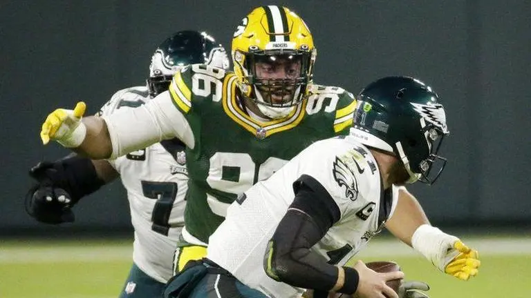 Eagles going with Jalen Hurts over Carson Wentz