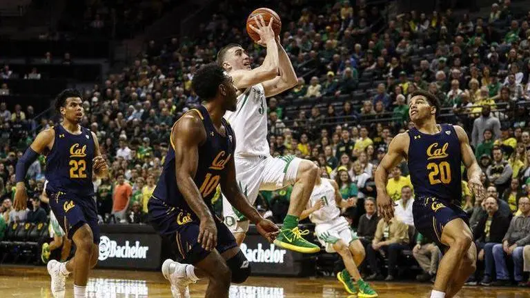 Early outburst sends No. 13 Oregon to 90-56 win over Cal