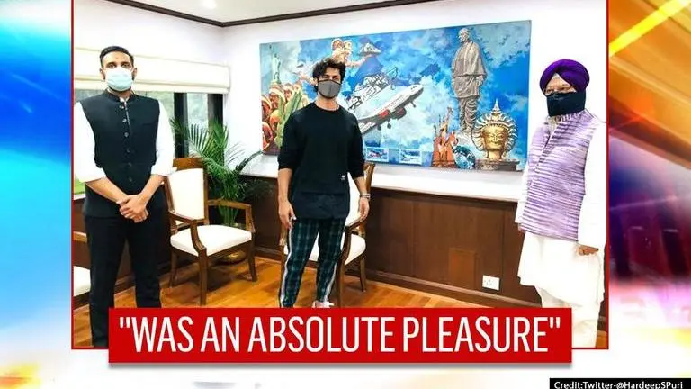 Vidyut shares Pink Floyd 'pièce de résistance' of Hardeep Puri meeting; painting a draw Vidyut shares 'pièce de résistance' of meet with Hardeep Singh Puri; painting stands out