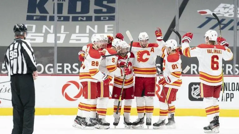 Gaudreau scores early in OT, Flames edge Canucks 4-3 Gaudreau scores early in OT, Flames edge Canucks 4-3