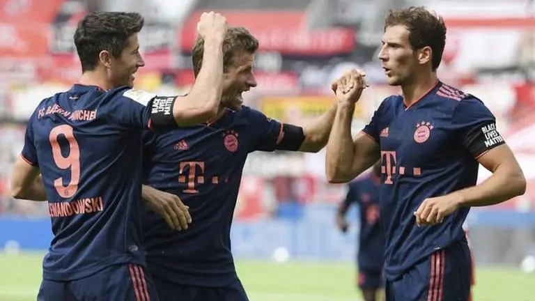 Bundesliga leaders Bayern Munich beat Bayer Leverkusen 4-2