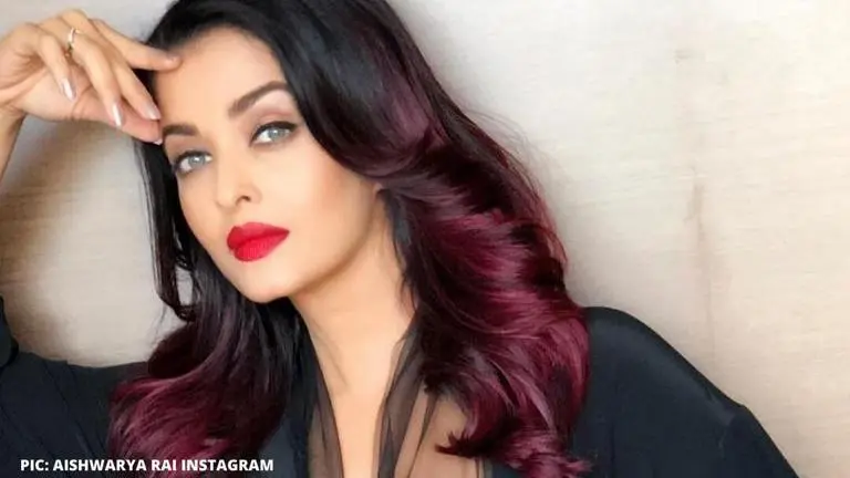 Aishwarya Rai shows her fans how to pose with a poker face; see pics Aishwarya Rai