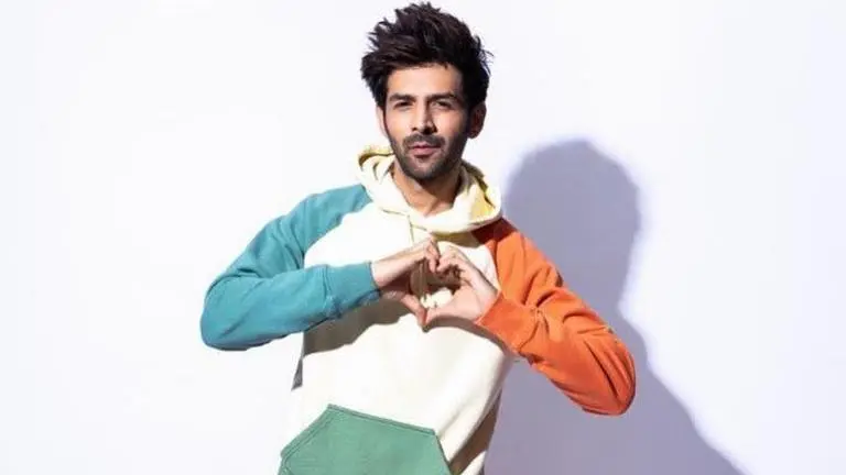 Kartik Aaryan spotted distributing chocolates to photographers on Chocolate Day Kartik Aaryan