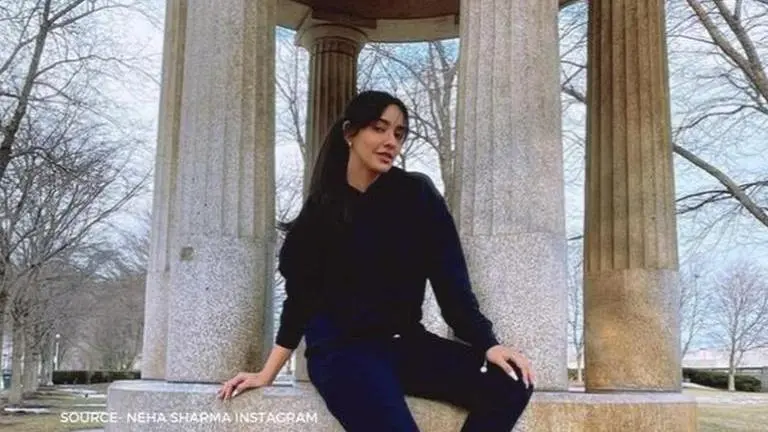 Neha Sharma teaches fans to eat their greens; fans call her 'sohni kudi' Neha Sharma