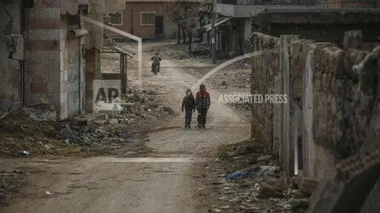Fire strikes fuel warehouse on Syria-Lebanon border, 7 hurt Fire strikes fuel warehouse on Syria-Lebanon border, 7 hurt