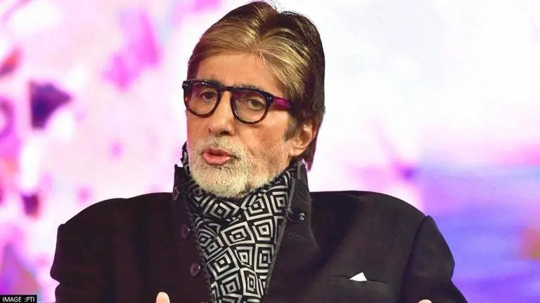 Amitabh Bachchan celebrates 52 yrs of his debut film 'Saat Hindustani'; see pictures Amitabh Bachchan
