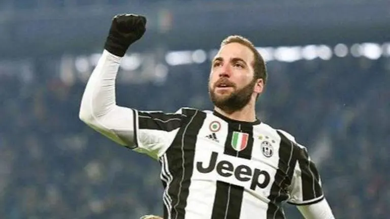 Gonzalo Higuain leaves Juventus quarantine to return to Argentina Higuain