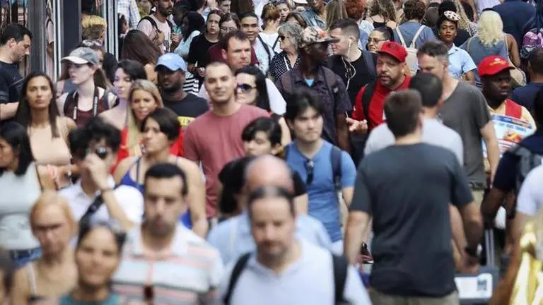 Census shows white decline, nonwhite majority among youngest