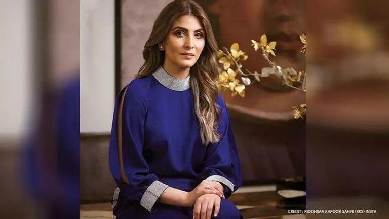 Riddhima Kapoor shares beautiful sun-kissed family pic featuring Ranbir, Neetu and Samara