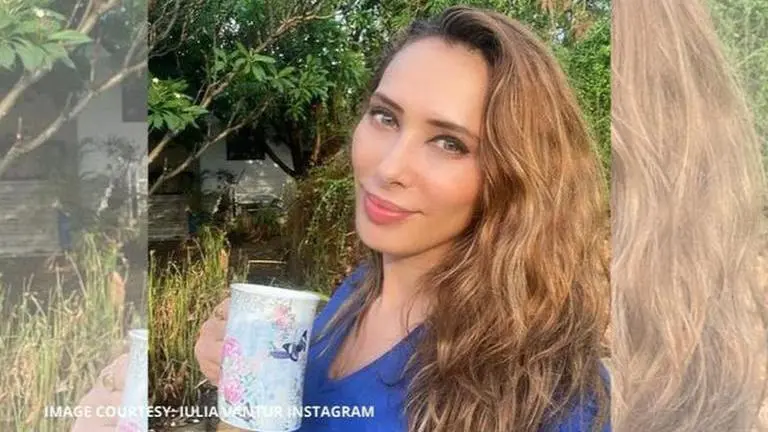 Iulia Vantur wishes to know what her followers prefer, tea or coffee Iulia Vantur