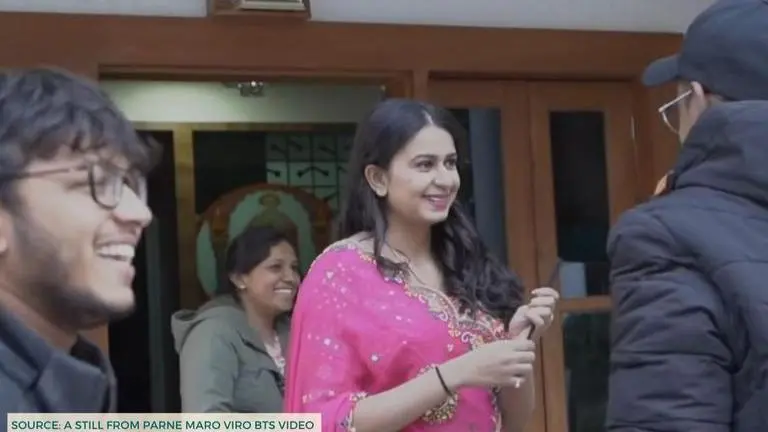 Kinjal Dave brings on the bling in 'Parne Maro Viro' music video BTS Kinjal Dave