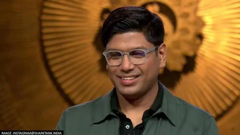 Shark Tank's Peyush Bansal pitches Lenkskart for Rs 1 cr in finale week; watch shark tank