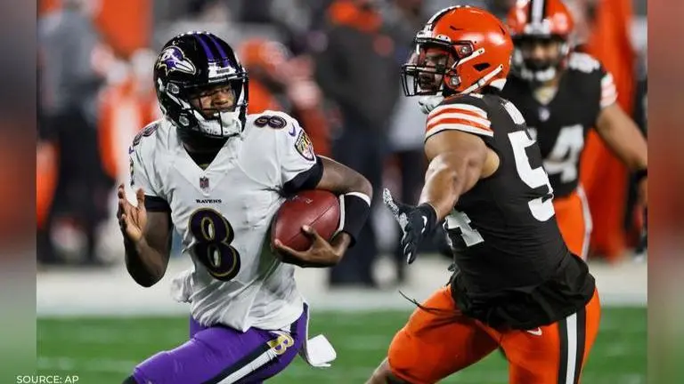 Lamar Jackson runs to locker room during MNF game, jokes he wasn’t ‘pulling a Paul Pierce’ lamar jackson