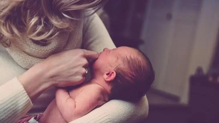 UK woman delivers 'eBaby' finding sperm donor on app, insemination kit online: Report UK