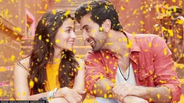 Netizens spot similarity between 'Kesariya', 'Laree Chootee'; slam Pritam for 'plagiarism' kesariya