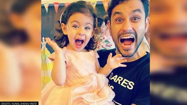 Kunal Kemmu seen taking a walk with daughter Inaaya at Marine Drive Kunal Kemmu