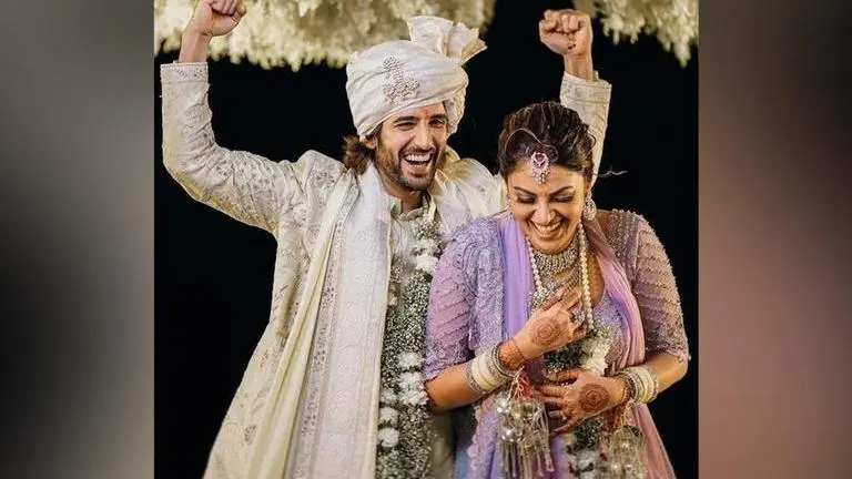 Aditya Seal & Anushka Ranjan tie the knot; Alia Bhatt & others attend wedding | See pics Aditya Seal