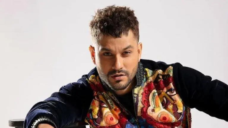 Fans share a 'Lootcase' version of 'Pawri Hori Hai', Kunal Kemmu reacts Kunal Kemmu