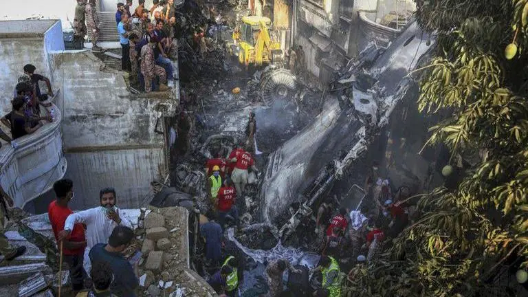 Airbus experts probe plane crash that killed 97 in Pakistan