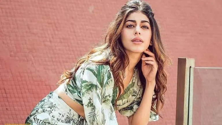 When Alaya F played fun games like 'know your colleague' with co-star Saif Ali Khan Alaya F