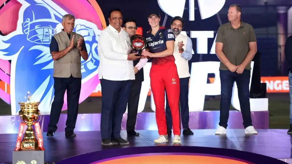 From Ellyse Perry to Shreyanka: Full List of WPL 2024 award winners, Orange & Purple Cap holders Ellyse Perry wins an award in WPL 2024