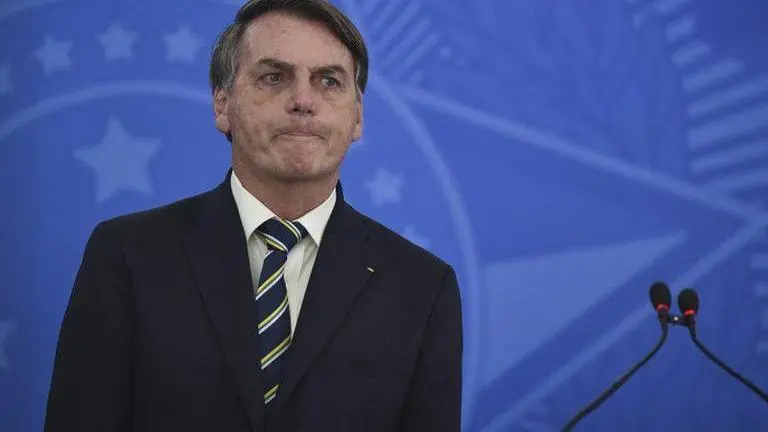 Bolsonaro ventures outside during virus recovery