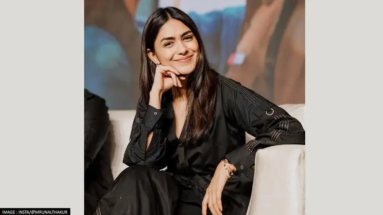 Mrunal Thakur reveals she has to ask Hindi filmmakers for 'achhi' film: 'I have potential' Mrunal Thakur