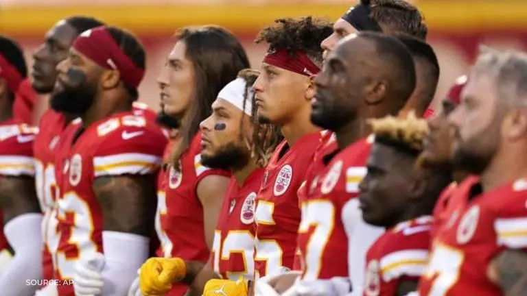 Chiefs fans boo players during ‘moment of unity’ with Texans ahead of NFL season opener Chiefs