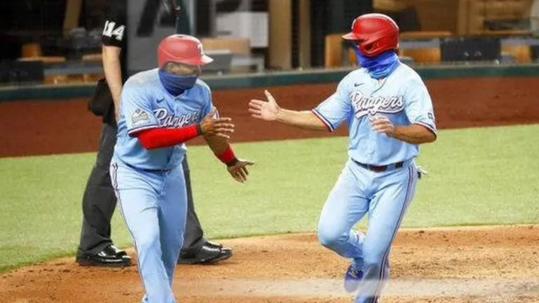 4-base error on ball over fence helps Rangers top Angels 7-3