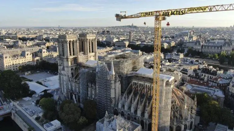 Greenpeace protest Macron climate policy