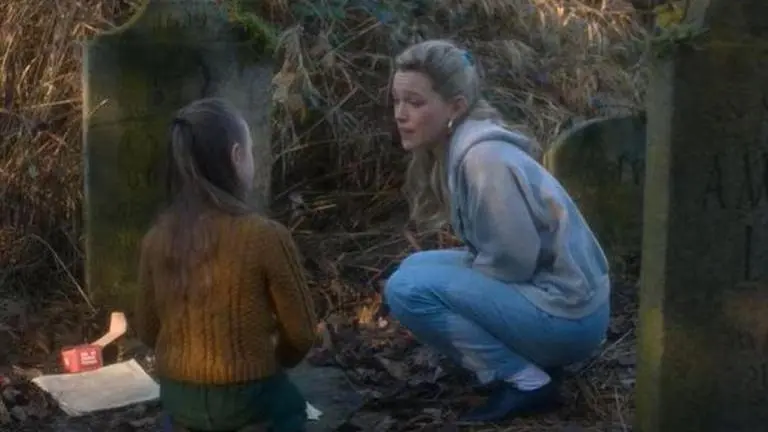 Is house in 'Haunting of Bly Manor' the same as 'Hill House'? Find out is the house in the haunting of bly manor the same as hill house