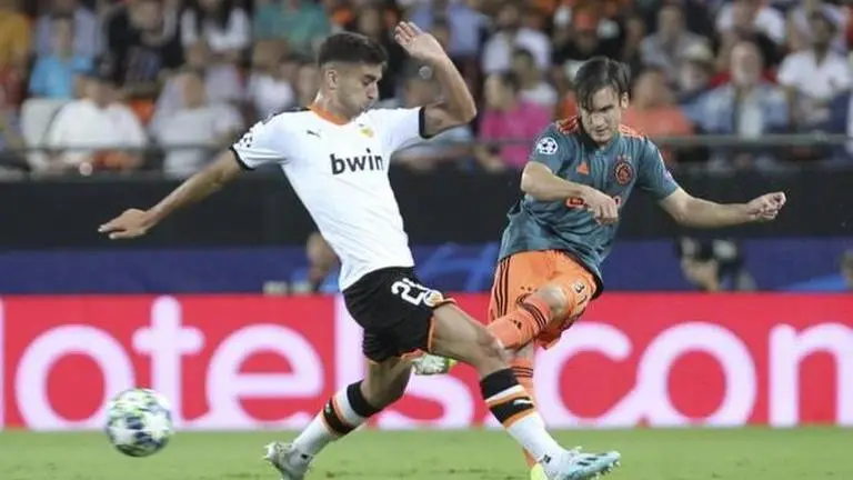 Man City signs winger Ferrán Torres in first summer deal