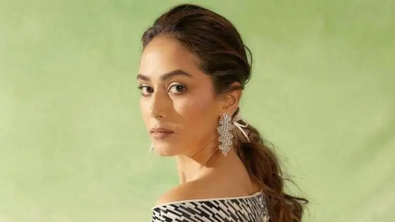 Mira Rajput has funny interaction with paps, makes THIS remark about her kids Mira Rajput