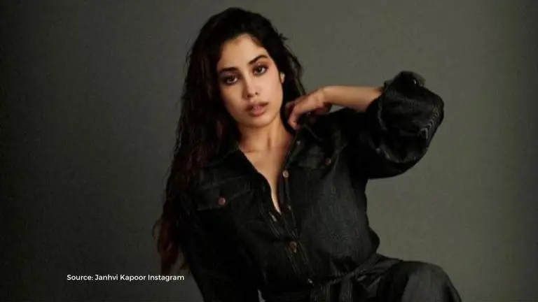 Janhvi Kapoor reveals how she tackles heat on set; says 'Hi garmi ko bye garmi' Janhvi Kapoor