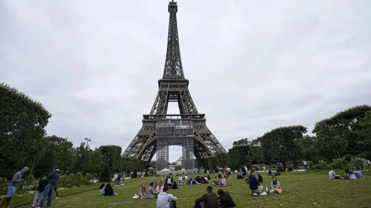 3 IAS Officers Took Lavish Paris Trip at Public Expense, Reveals Chandigarh Audit Report Paris