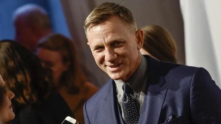Daniel Craig tests positive for COVID-19; cancels shows of Broadway play 'Macbeth' Daniel Craig
