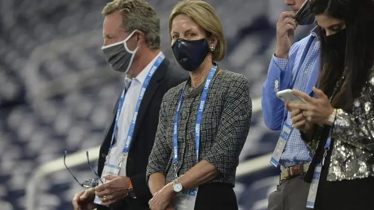 Female owners encourage young women to pursue football path Female owners encourage young women to pursue football path