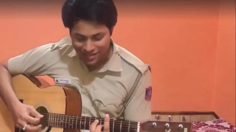 Video: Delhi Police officer pays musical tribute to essential workers amid COVID-19 crisis Delhi
